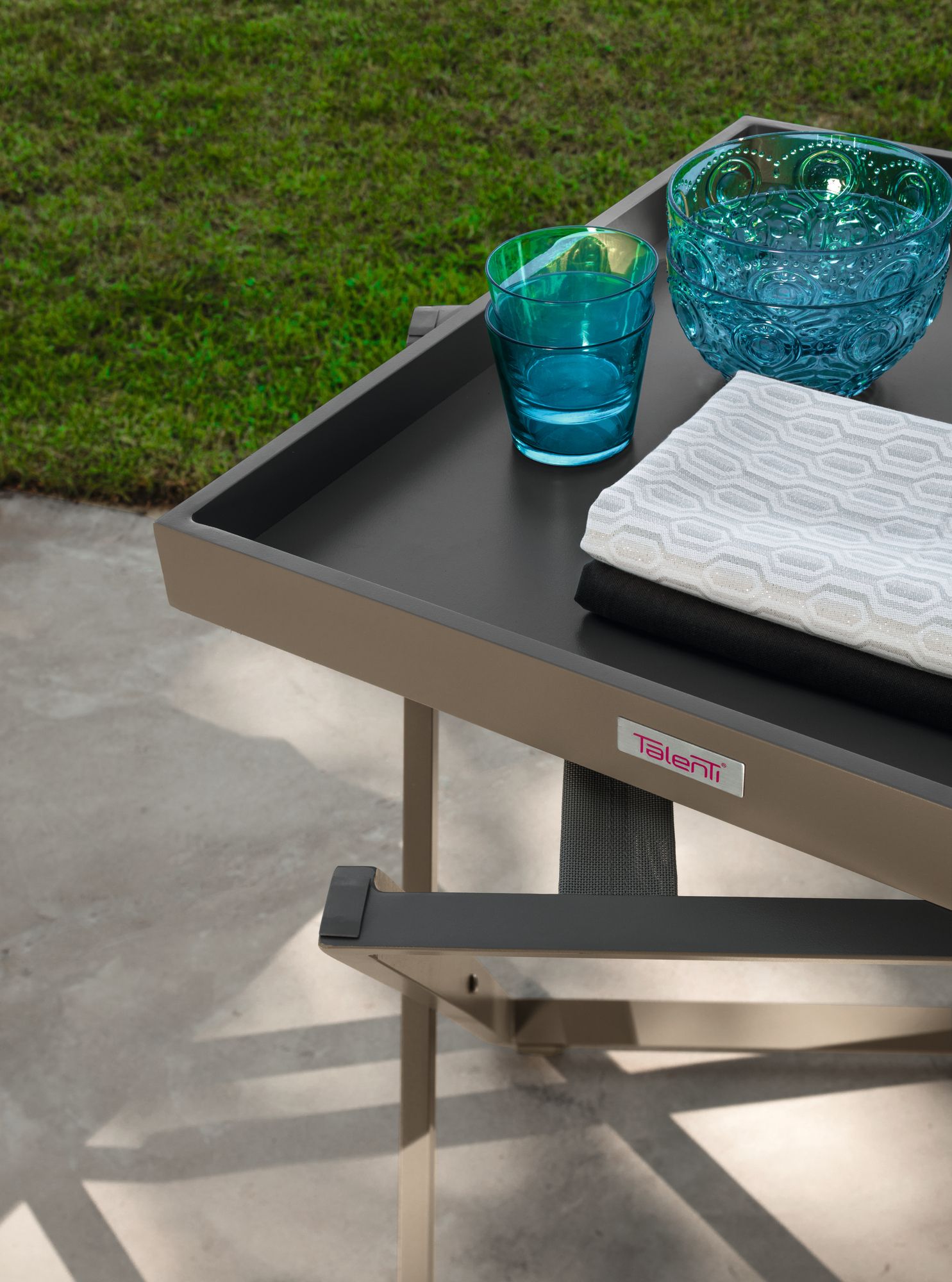 ACCESSORIES Aluminium garden side table with tray By Talenti