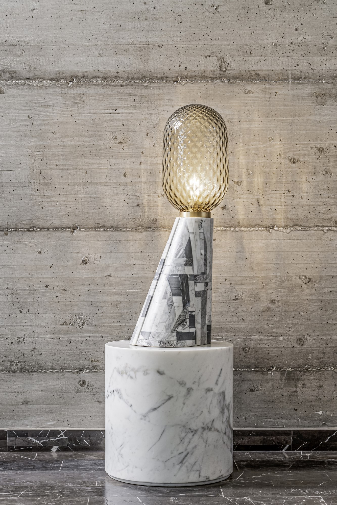 SEVEN BLOOMS by Stonethica - Lampada da terra in marmo di Carrara - 7