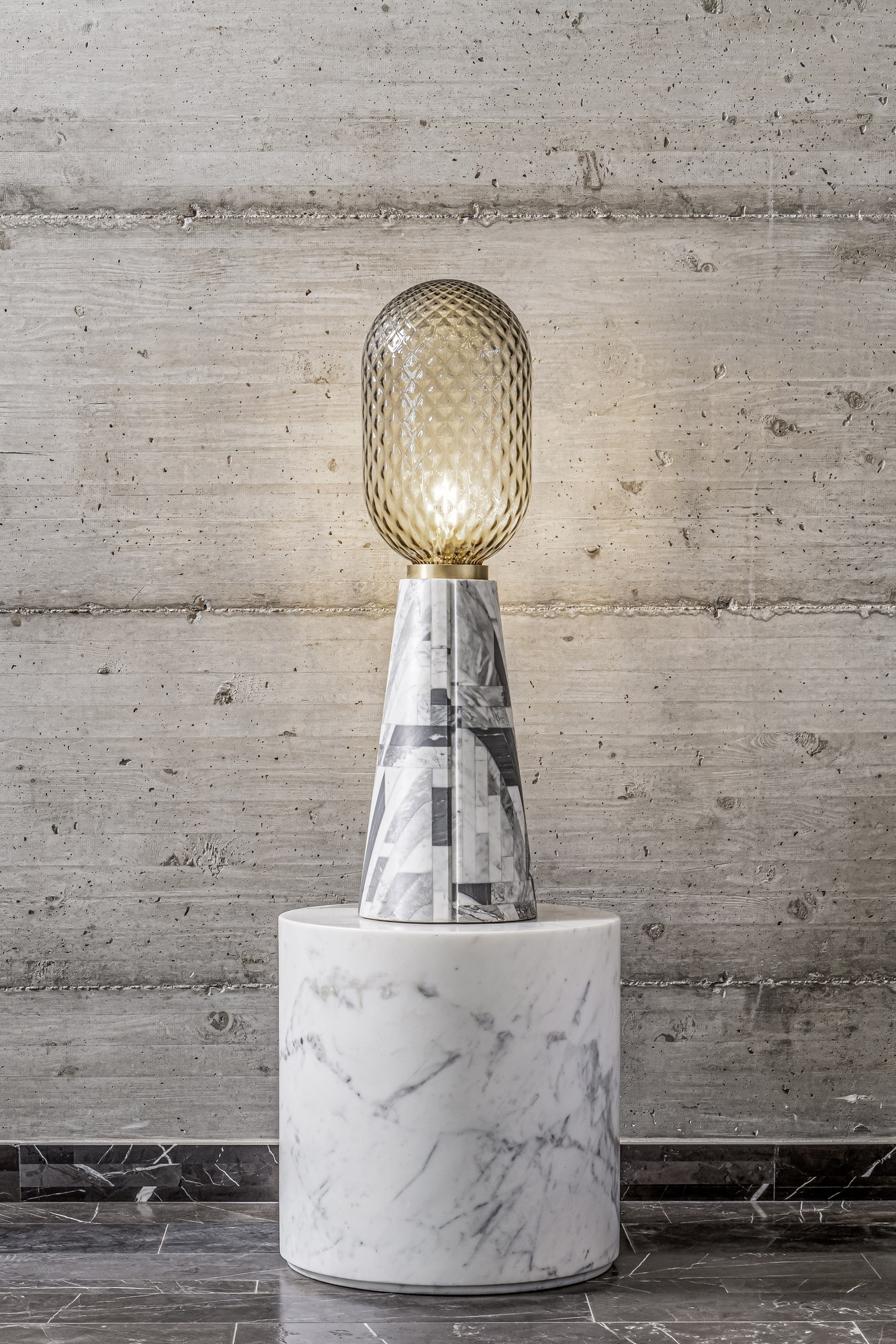SEVEN BLOOMS by Stonethica - Lampada da terra in marmo di Carrara - 3