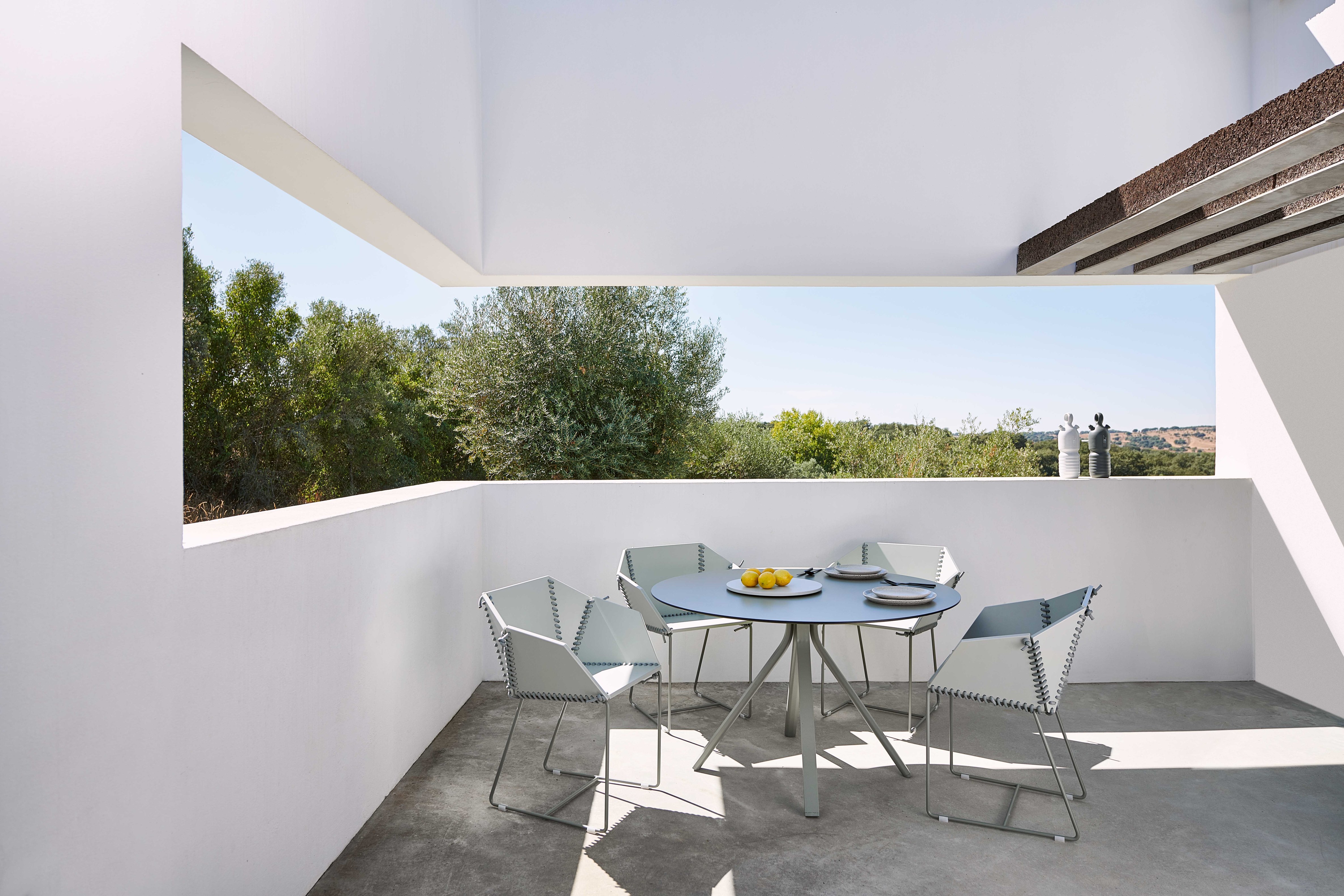 STACK | Round table By GANDIABLASCO design Borja Garcia
