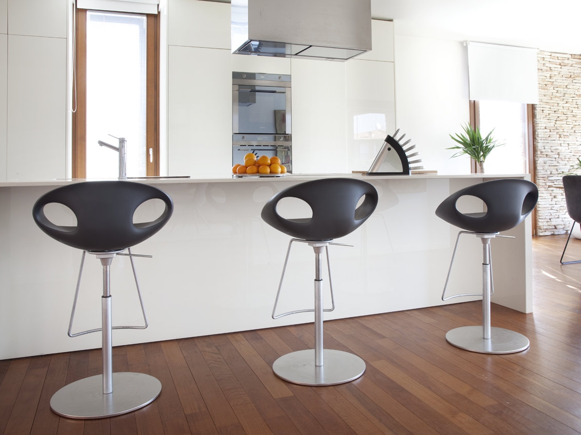 UP | Height-adjustable stool Up Collection By Tonon design Martin Ballendat