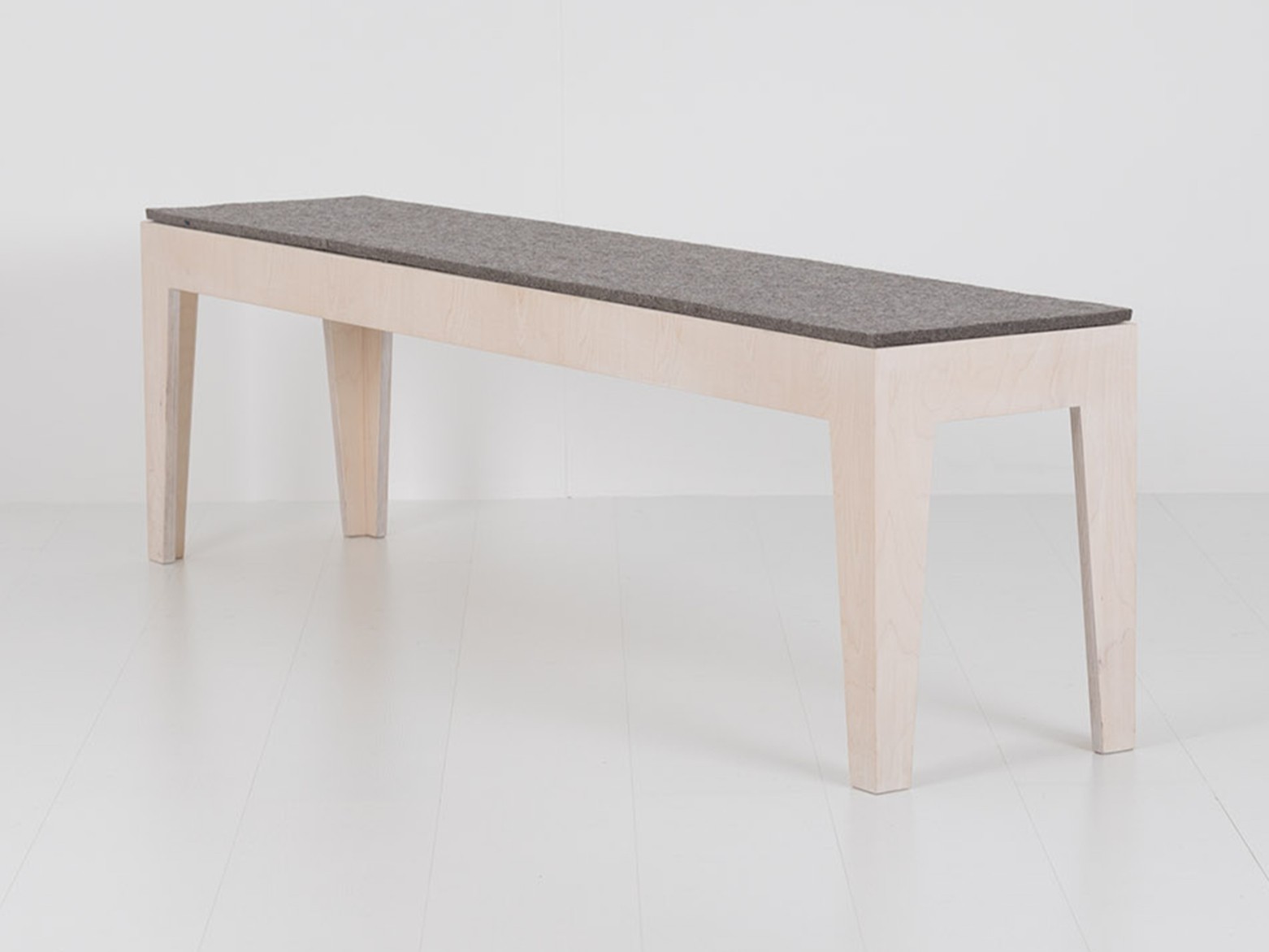 Curated visual reference: Fresh Look at Hilde Bench By Das Ganze Leben