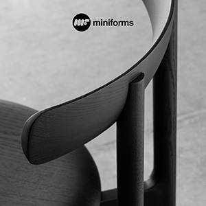 Bice di Miniforms, sedia snella con schienale a sventola