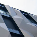 Facciate ventilate Alpewa: 3 soluzioni materiche per un involucro che comunica